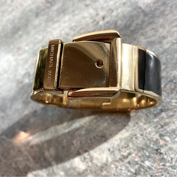 Michael Kors ADJUSTABLE SIZE Wide Buckle Bangle Gold SS, enamel - Picture 6 of 15